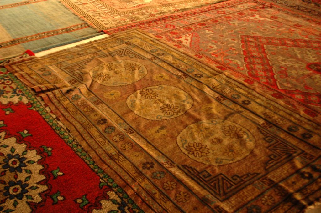 Central Asian carpets and prayer rugs at Jama Masjid, Main Bazar, Leh ,Credit: Abeer Gupta 2010 https://kjc-sv013.kjc.uni-heidelberg.de/visualpilgrim/essay-detail.php?eid=10 